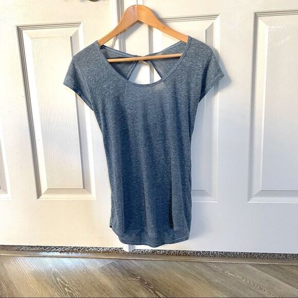 Om Girl blue short sleeved top with open back - Picture 5 of 8